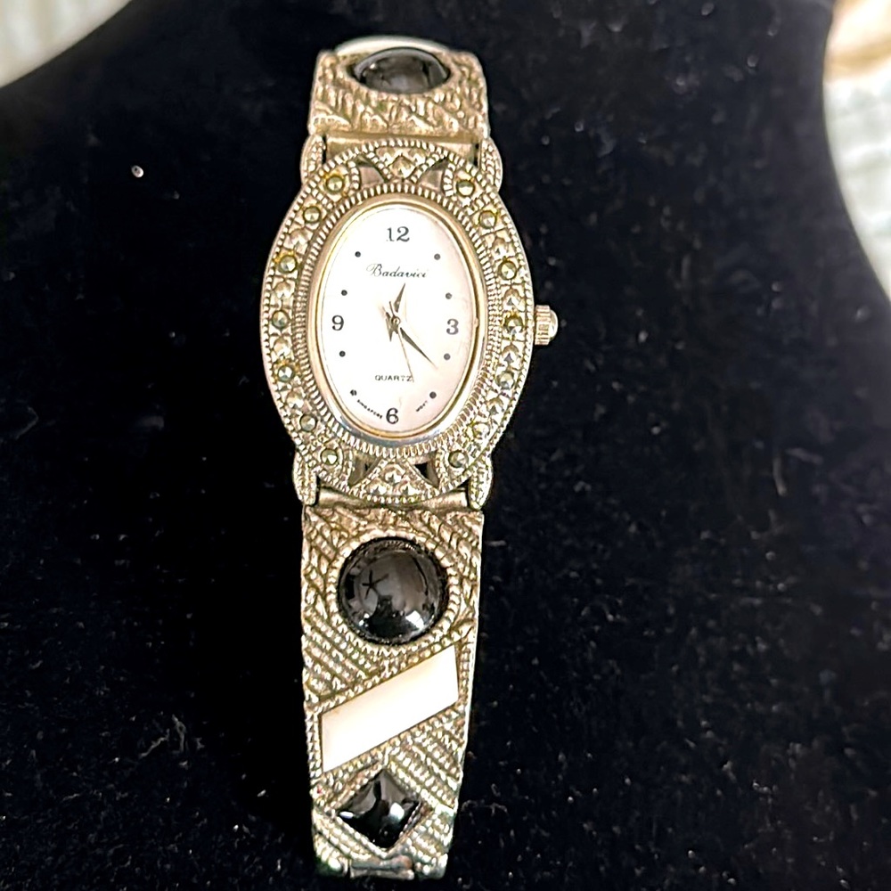 Ladies watch mother of pearl face quartz new battery marquisette with black onyx